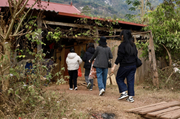 Thăm hộ có hoàn cảnh khó khăn
