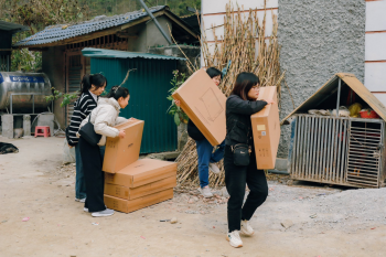 Mang sưởi cho em - Trường tiểu học và Trung học cơ sở xã Phố Cáo (Đồng Văn, Hà Giang) và Trường Mầm non Xuân Nha (Vân Hồ, Sơn La)