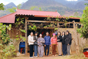 Thăm hộ khó khăn - Hộ anh Mùi Văn Nởi (Bản Nà An, Vân Hồ, Sơn La)