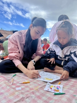 Mang tranh cho em tô - Làng Chếu (Bắc Yên, Sơn La)