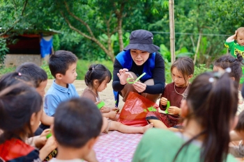 Mang tranh cho em tô - Làng Chếu (Bắc Yên, Sơn La)